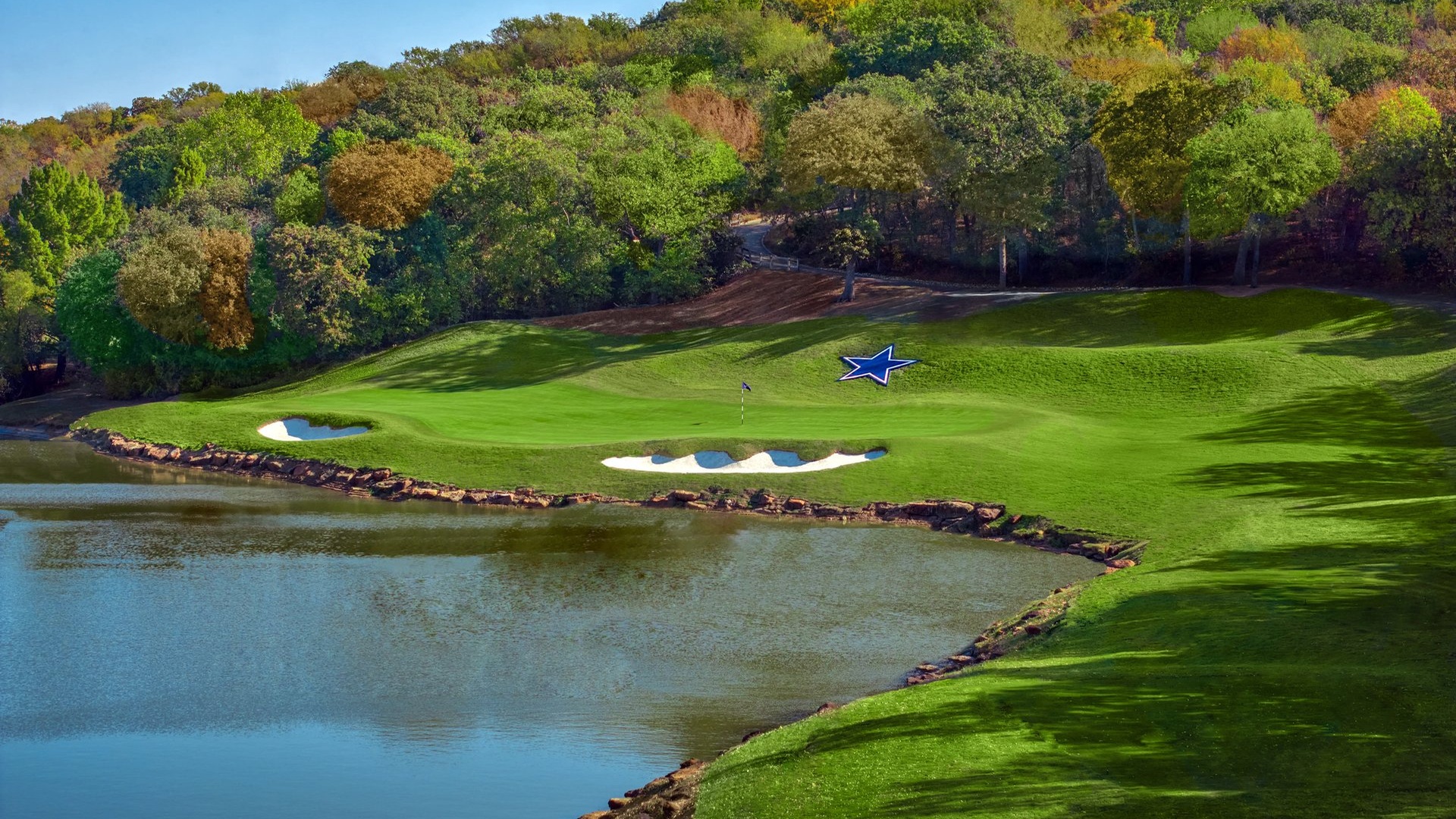 The par-three third at Cowboys Golf Club, with the Cowboys star on the hillside. Photo: Cowboys Golf Club / Arcis Golf.