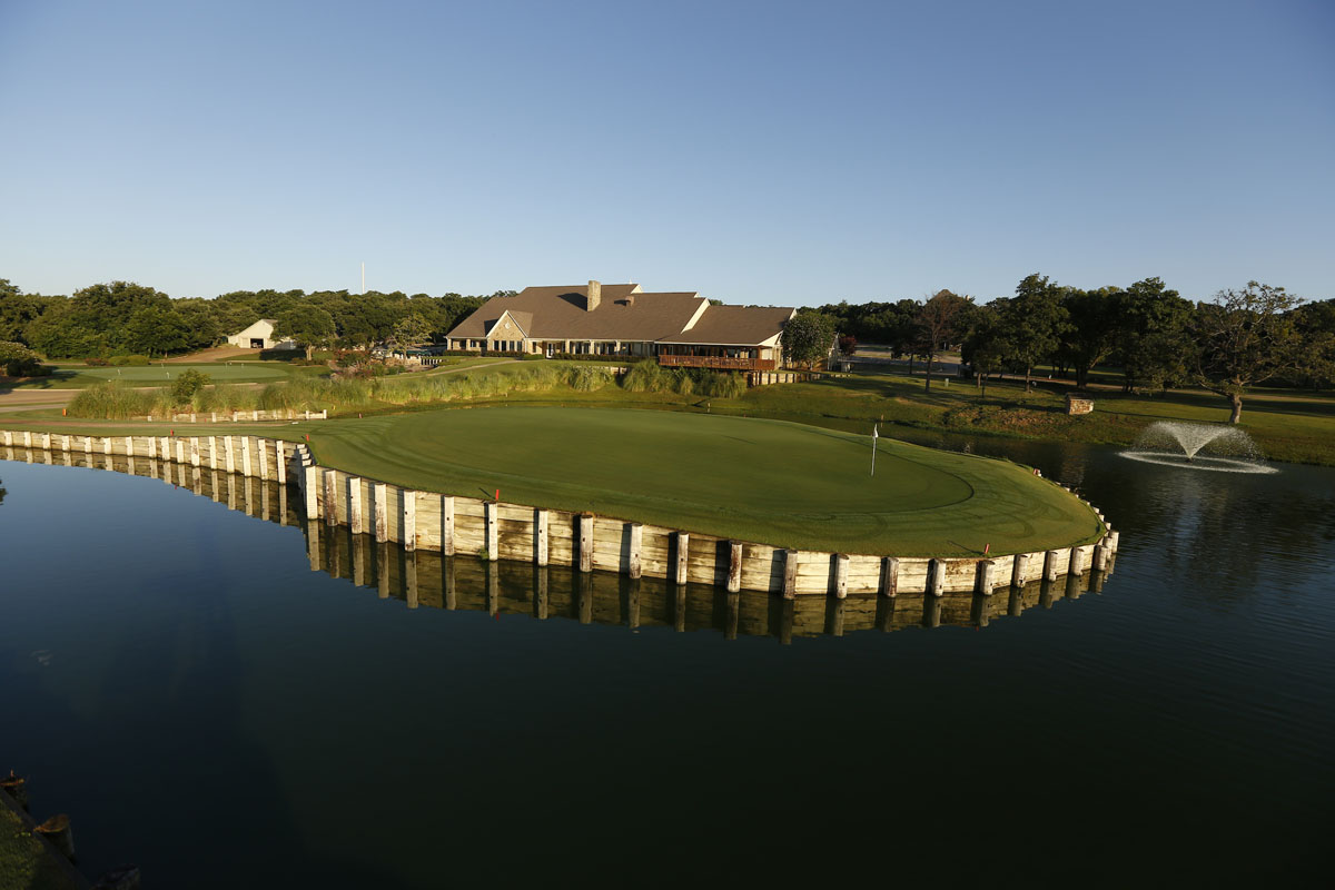 An island green framed by water at Tour 18 Dallas in Flower Mound, Texas. Photo: Tour 18 Dallas.